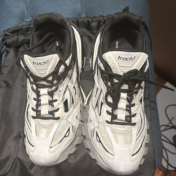 Gentle used - Picture 3 of 3